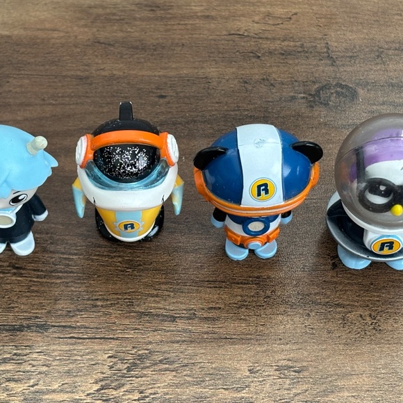 Lot 4 RYAN'S WORLD toy figures GALAXY EXPLORERS Alien, Penguin, Shark, Bear - Picture 2 of 10